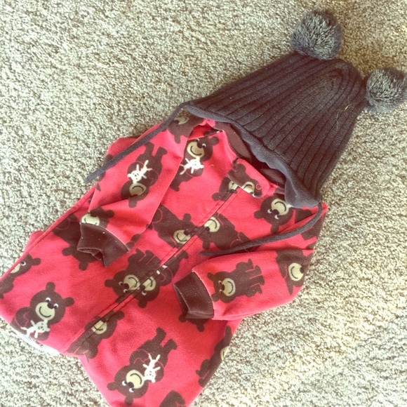 Baby winter hat and footed pajamas - Picture 1 of 6